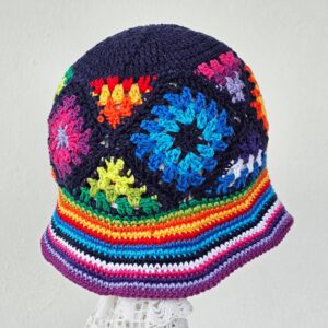 Alternative view of Ručno heklana dječija kapa s patchwork dizajnom